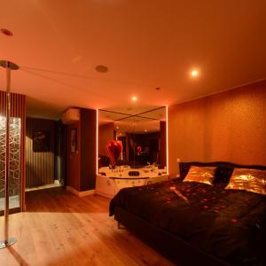Shiny Cloud Love Room
