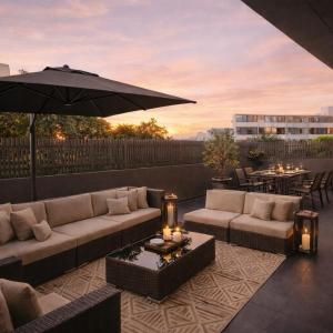 High Ceiling 6 Beds Private Garden Oasis 1min to Qudos Free Parking