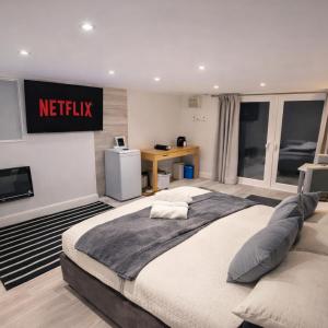 Modern Guest house with private entrance