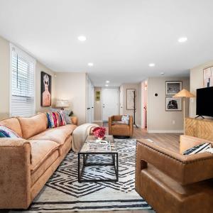 Arts District Walk to Restaurants, Bars Sleeps 8 -Tillman