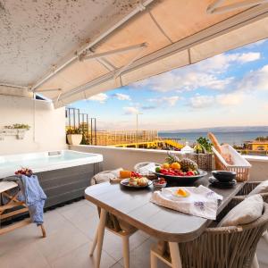 VELEBIS SUPERIOR APARTMENT - luxurious one-room apartment with jacuzzi - prestigious location by the sea in the new city center of Žnjan - panoramic view of the sea and islands - free garage parking