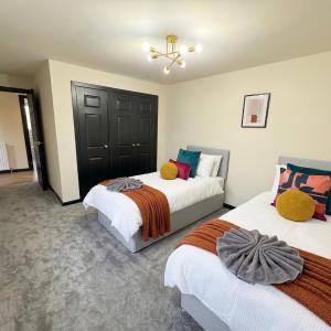 Stylish & Sleeps 7 - Free Parking - Walking Distance to City & West End