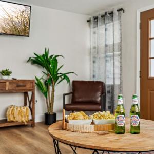 NEW! Clearwater Gem, 10 Min to Beach, 2 Min to Downtown Dunedin, King Bed