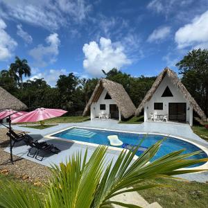 Charming Bungalow with Pool