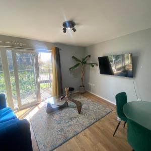 MCR-2bed2bathAptParkingLUX Canal