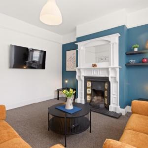4BR, Spacious with Free Parking