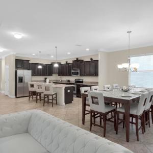 6 BD 5 BA Paradise Palms 8937 CP