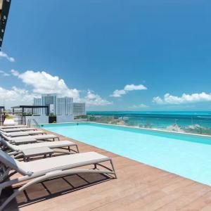 Beautiful sea view apartment in the Hotel Zone Cancun