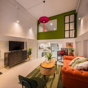 Vintage Gallery Sukhumvit 3-Bedroom Family House with Kids Playroom - 2 Min to BTS Bang Chak