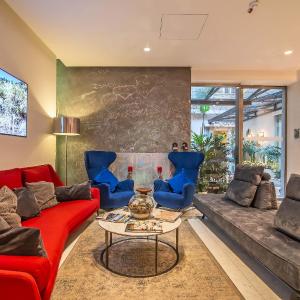 Hotel White