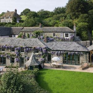 Manor House, Estuary Views - Parking , sleeps 6