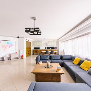 Spacious Modern Apartments With Great Rooftop View