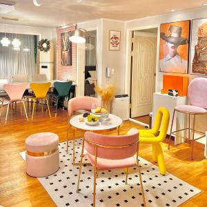 Spacious 3BR Near Yeouido, Up to 10, 5 Min Metro