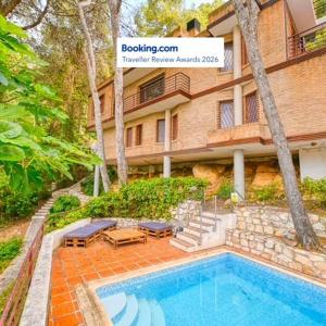 VILLA OASIS PINARES DE SAN ANTÓN -pool, sea, near Málaga city center-
