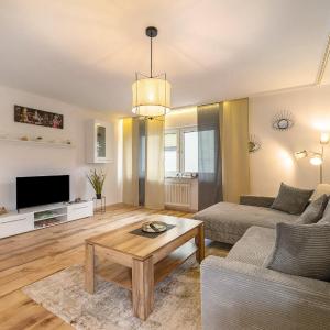 4 Zi, EG, Kü, Bad, Balkon Parknähe