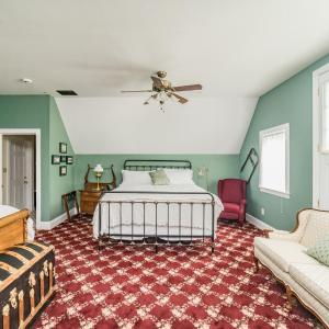 Best of My Love - CA King Size Bed+ - Sleeps 2-4