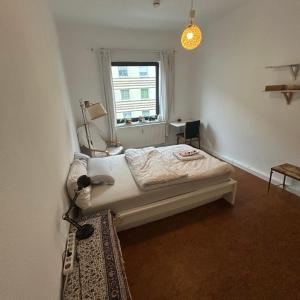 Minimalistic bright room 12min from Hanover central station