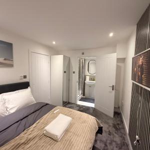 Luxury Rooms - Pick a Room - Free Parking & Kitchen Access, Near Etihad Stadium, The Coop Live & Piccadilly Station, Manchester