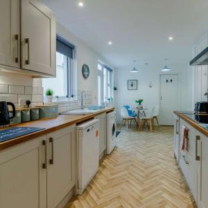 4 Bed in Brixham oc-90449