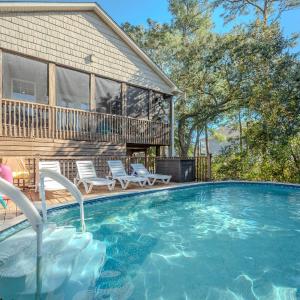 Woodlands Wonder by Oak Island Accommodations