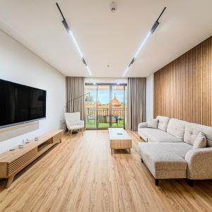 Royal Amwaj Apartments, Palm Jumeirah, Free beach & pool access