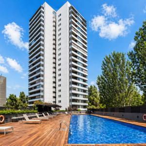 Bright & Fully Equipped 2BR Apartment, 3 min from Beach, Surrounded by Parks