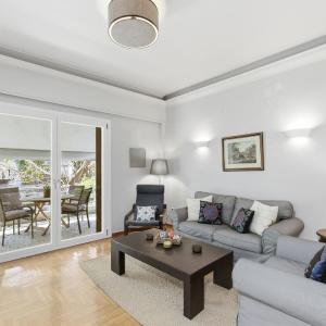 Spacious renovated flat in the Athens Riviera