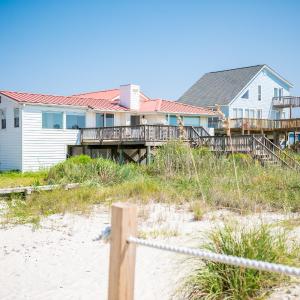 Daze At Sea by Oak Island Accommodations