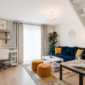 Modern 2 Bedroom House with Parking