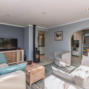 Peaceful Lakeside Retreat Near Muizenberg