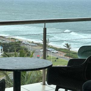 Umdloti Holiday Resort Apartment 514 - Amazing Breaker & Ocean Views
