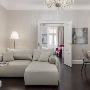 2bd Old Town Courtyard Apartment