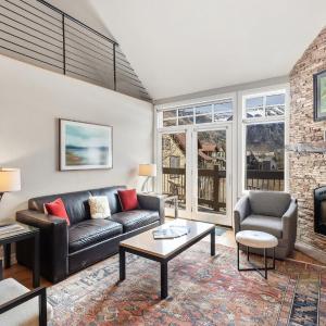 Slopeside Paradise Penthouse at Lift 7, Views, Fireplace, Deck, Hot Tub condo