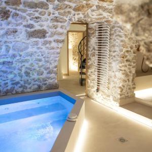 KAZA BELLA - Haut Marais Modern flat with small pool