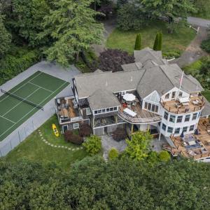 The York Estate 8BR Oceanfront Beach & Tennis