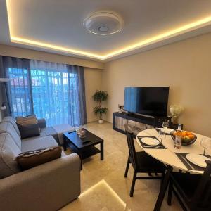 Appartement moderne 3 pièces climatisé avec balcon, plage à 2 min