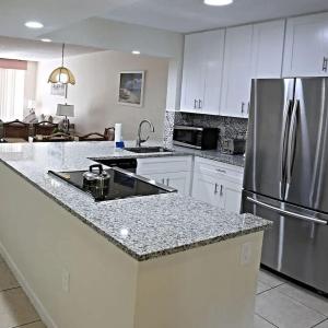 4330 Shorewalk lakeview condo close to IMG and Beach