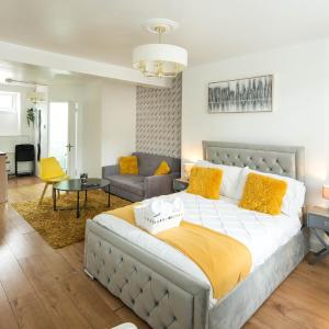 Spacious Studio Central Sofa bed
