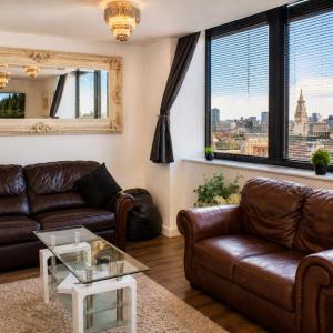 Sidemersey Livings - 2 Bedroom Central Skyline Apartment with views and parking