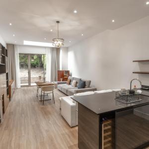 Hampstead London Garden Flat - Sleeps 4 - Parking