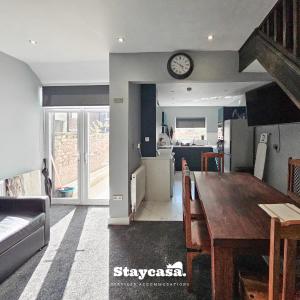 Selvedge Hideout 5min to City with Street parking
