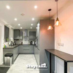 Princess Hideout 5min to City with Street Parking