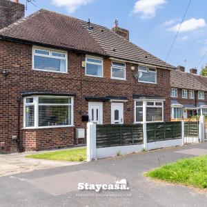 3-Bedroom House w Free Parking, Near MAN Airport!