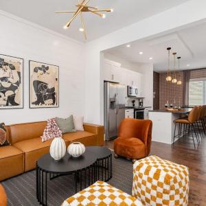 Urban Spur-3 Bedroom Townhome-6 Min Nissan Stadium