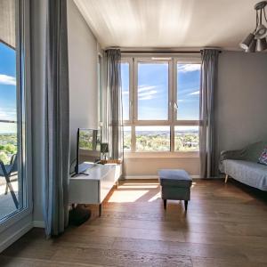 InPoint Mogilska Tower City View Apartments near Tauron Arena Self Check-in