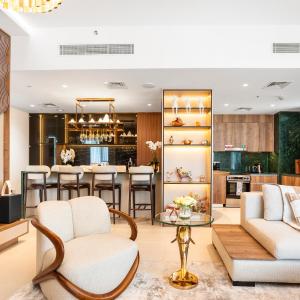 Skyline Vista 3-Bedroom Haven with Lagoon Retreat
