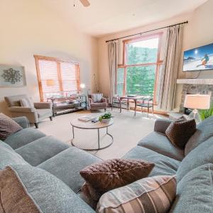 Red Hawk Townhomes 2338 by SummitCove Lodging in Colorado