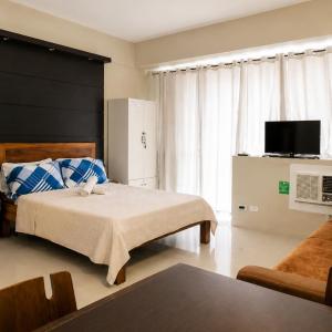 Cozy Airport Condo 7-min Walk to Terminal 3