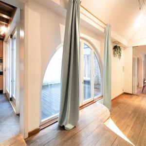 Deluxe Capital Street Stay for 12