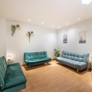 Lively City Getaway for 10 Near Meir
